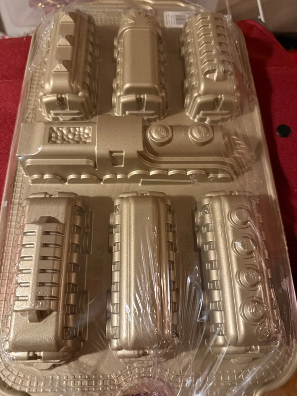 Williams-Sonoma Gold Train Cakelet Pan